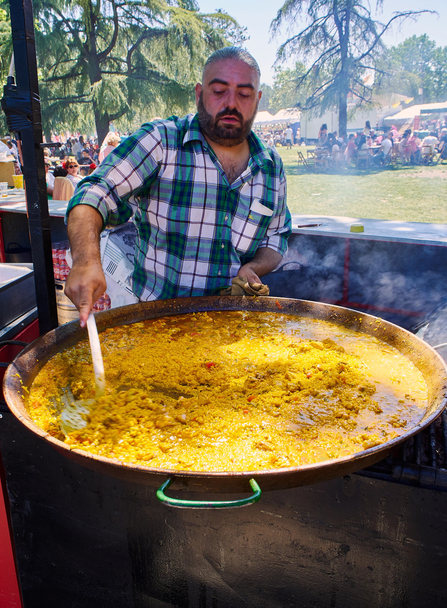 Große Paella als gemeinsames Kocherlebnis
