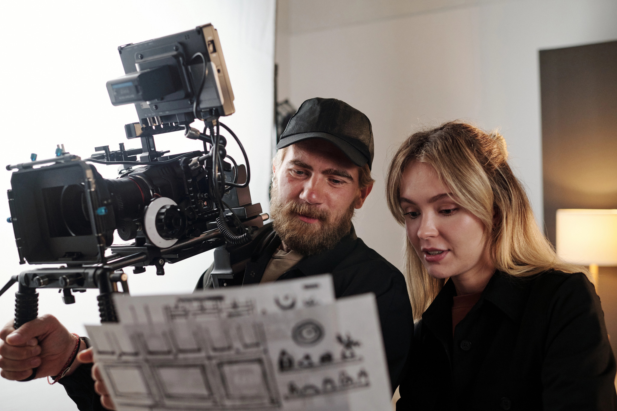 Filmteam bei der gemeinsamen Arbeit